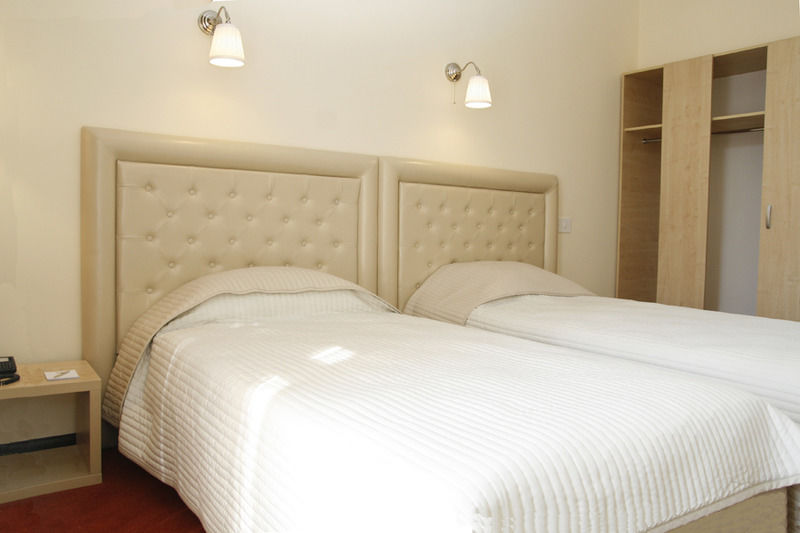 Capitol 4* Bucureşti